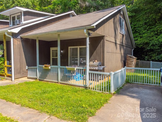 417 N Country Club Drive sold home in Forest Hills, Cullowhee, NC