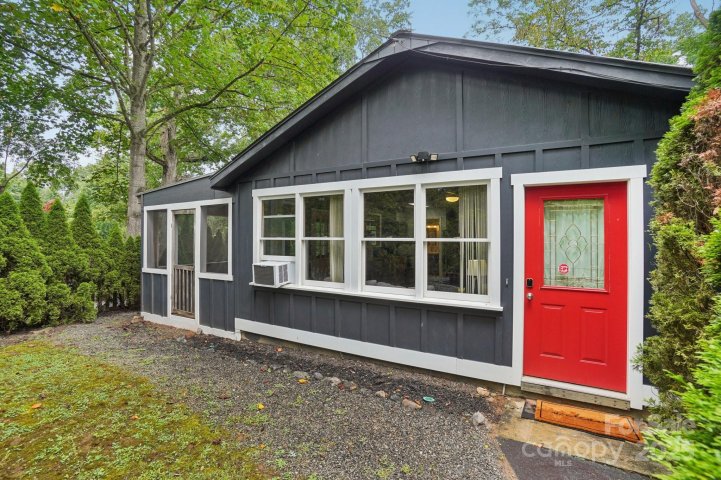 15 Pinewood Road sold home in Homeland Park, Asheville, NC
