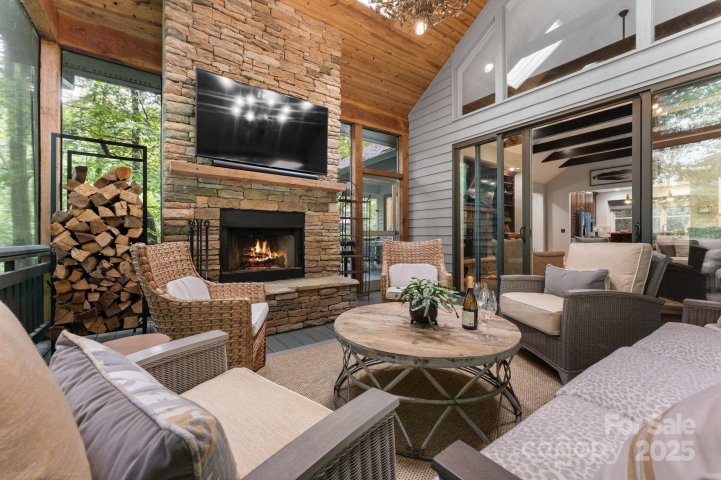 16 Hemlock Way 278 sold home in Cullasaja Club, Highlands, NC