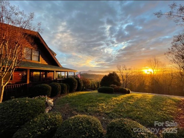 A home in Hidden Lake, Nebo