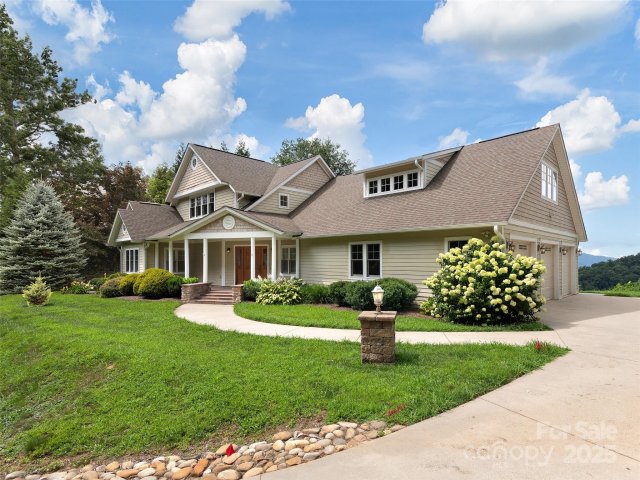 811 Hickory Drive sold home in Smoky Mountain Retreat at Ridgewood Estates, Waynesville, NC
