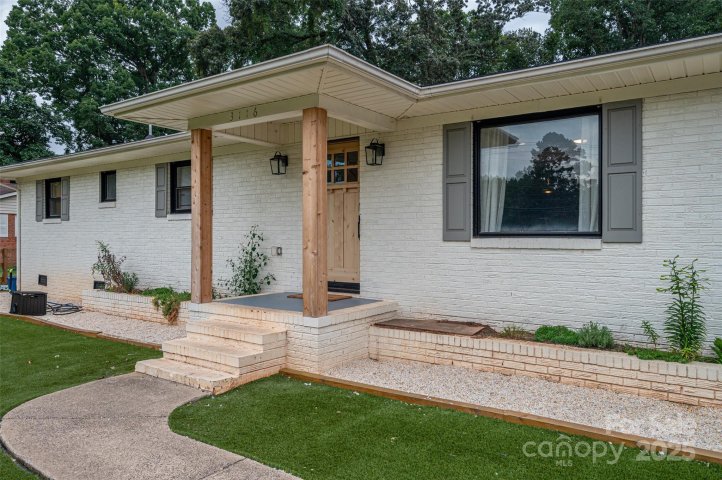 3116 Sunset Road sold home in Oakdale, Charlotte, NC