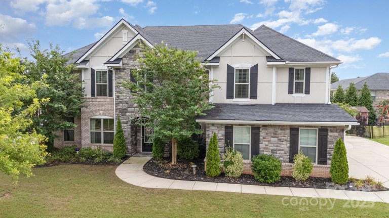 4071 Thames Circle active home in The Preserve At Riverchase, Fort Mill, SC