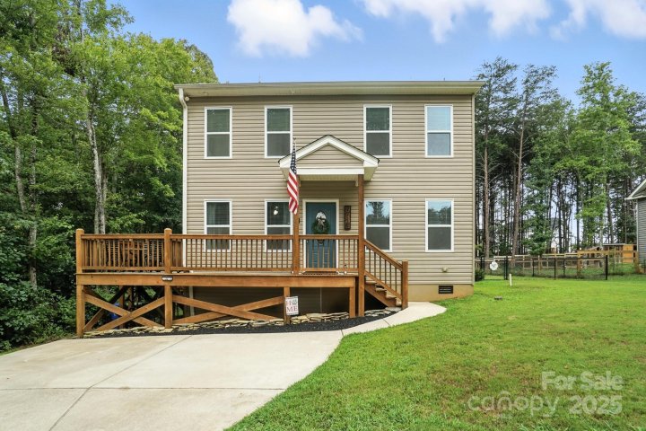 7718 Sarah Drive sold home in Lakehaven Estates, Denver, NC