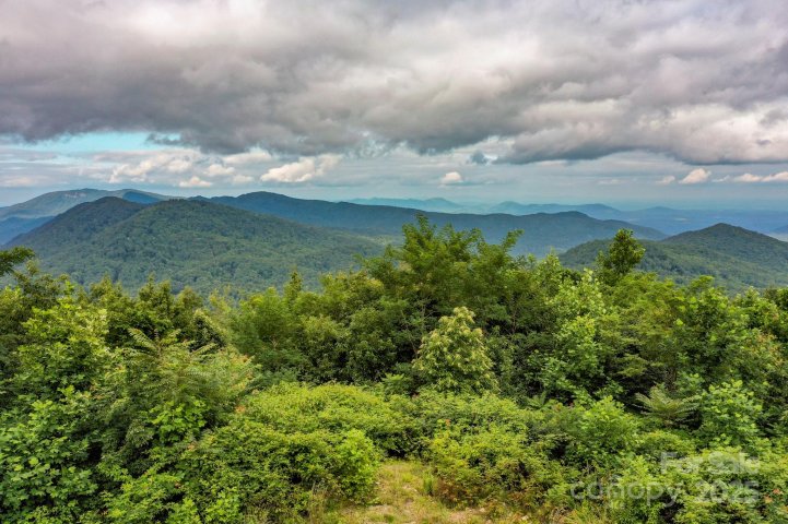 9999 High Cliffs Trail sold home in High Cliffs At Round Mountain, Black Mountain, NC