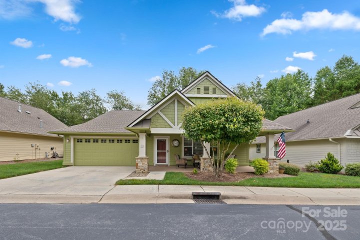44 Gray Wolf Lane sold home in Wolfpen, Hendersonville, NC