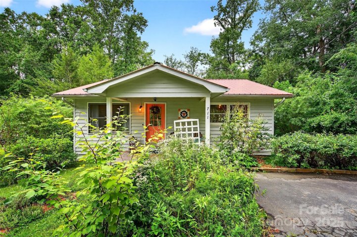 711 N Oconeechee Avenue sold home in Lakewood, Black Mountain, NC
