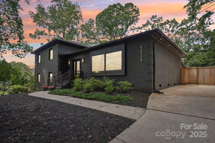 6038 Old Providence Road sold home in Providence Woods, Charlotte, NC