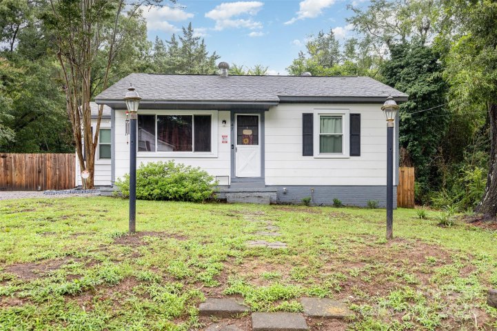 147 Madison Avenue sold home in Brookwood, Concord, NC