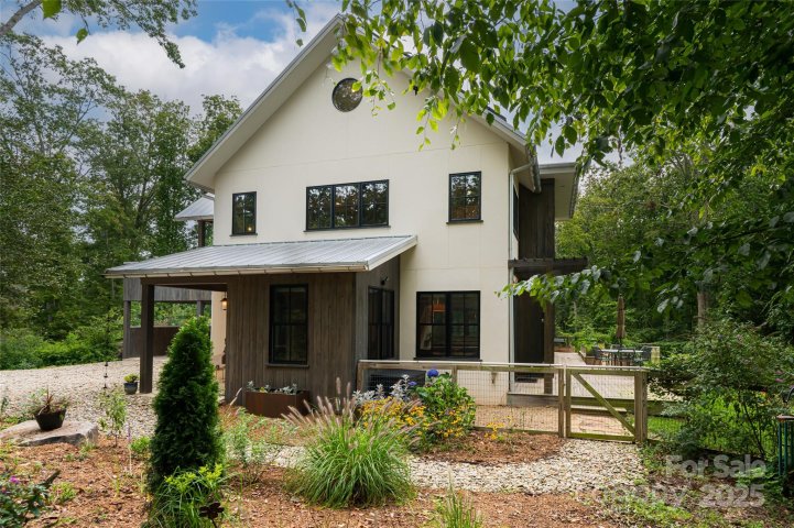 7 Bee Balm Way pending home in Olivette, Asheville, NC