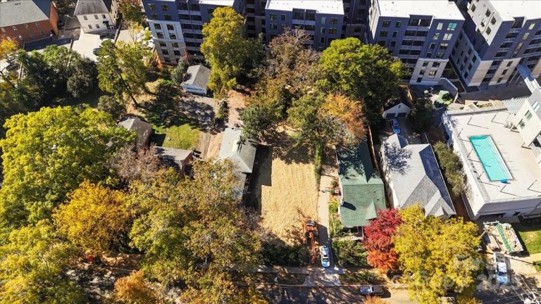 1645 Lombardy Circle active home in Dilworth, Charlotte, NC
