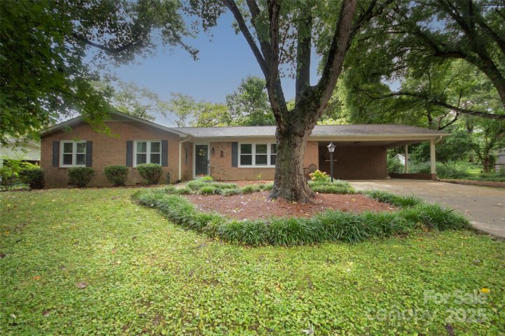 320 S Toria Drive sold home in Dalwan Heights, Statesville, NC