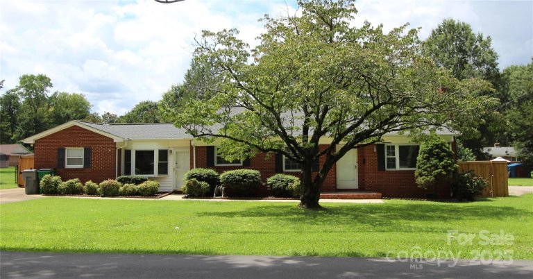 1421 Thompson Avenue sold home in Oakdale, Charlotte, NC