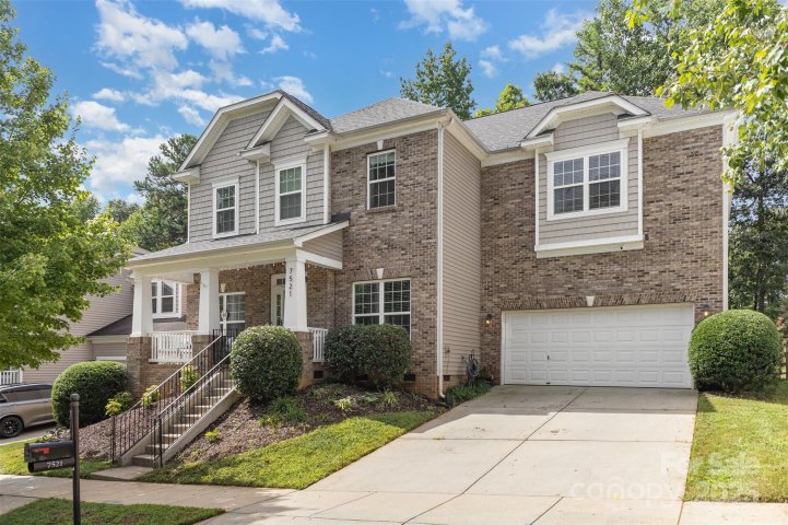 7521 Chaddsley Drive active home in MacAulay, Huntersville, NC