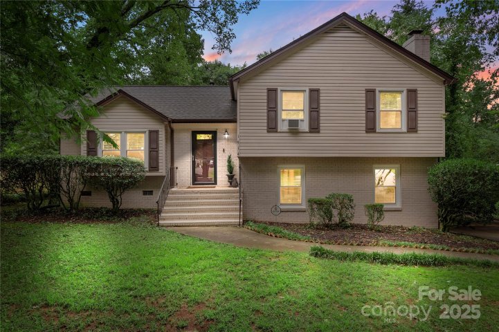 1914 Bonnie Lane sold home in College Downs, Charlotte, NC