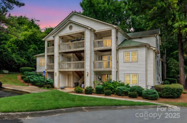 1052 Churchill Downs Court sold home in Churchill Downs, Charlotte, NC