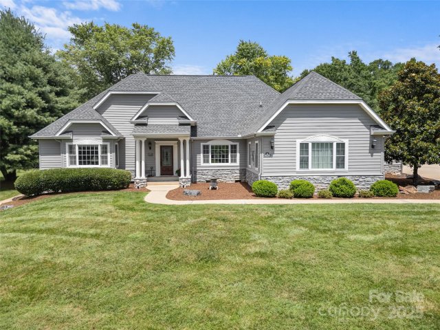 35 Beaumont Drive sold home in Beaumont Estates, Hendersonville, NC