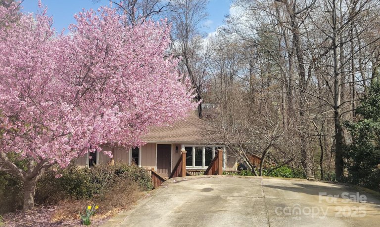 6164 N Knoll Place 8 sold home in Northlakes, Hickory, NC