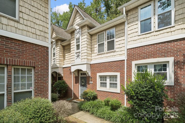 3043 Uxbridge Woods Court sold home in Commonwealth, Charlotte, NC