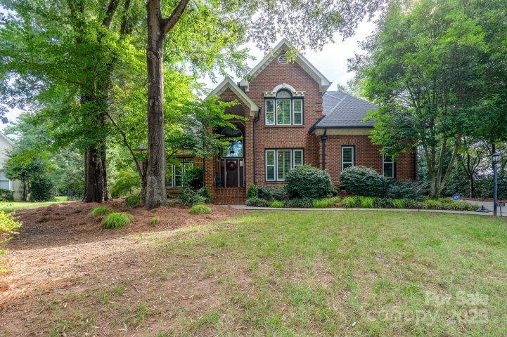 5201 Jupiter Hills Court pending home in Providence Country Club, Charlotte, NC