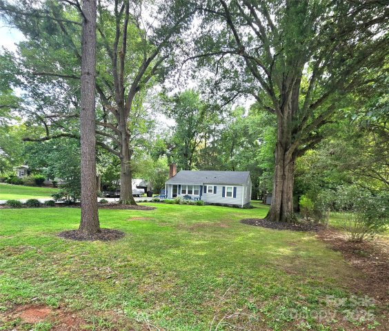 335 Speedway Place sold home in Westover, Concord, NC