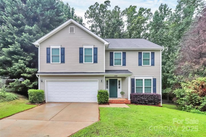 1300 Dunmore Court pending home in Longlea Estates, Clover, SC