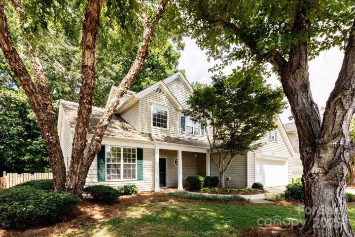 221 Glenmoor Court sold home in Poplar Woods, Concord, NC