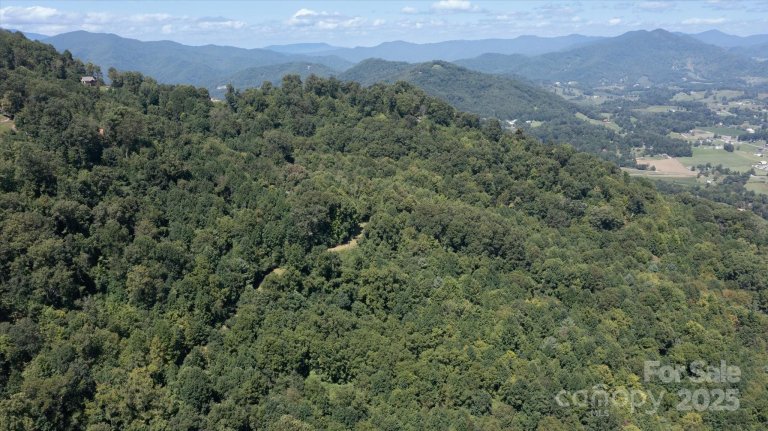 107 Escalante Road active home in Utah Mountain Estates, Waynesville, NC