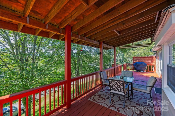 201 Acorn Lane sold home in Oak Park, Clyde, NC