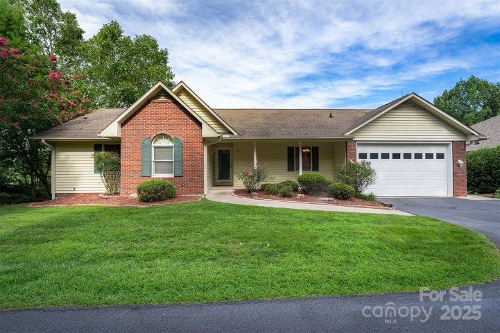 321 Mountain Valley Drive sold home in Mountain Valley, Hendersonville, NC