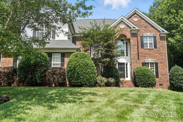 7213 Three Wood Drive sold home in Emerald Lake, Matthews, NC
