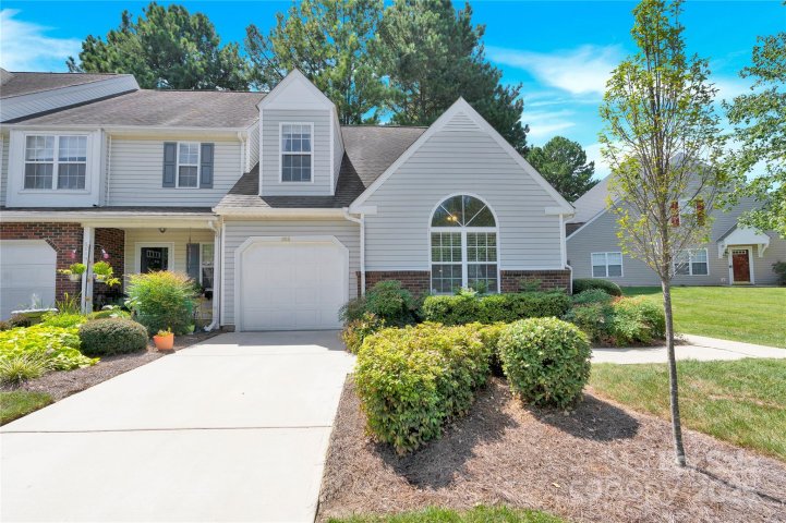 8811 Roseton Lane sold home in Southgate Commons, Charlotte, NC