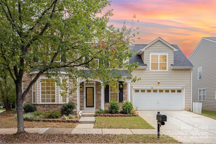 13812 Holly Stream Drive sold home in Villages At Rosedale, Huntersville, NC