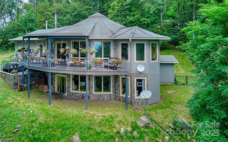 Homes in Poplar Ridge, Spruce Pine