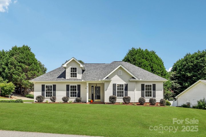 1827 Pipers Ridge Circle sold home in Pipers Ridge, Conover, NC