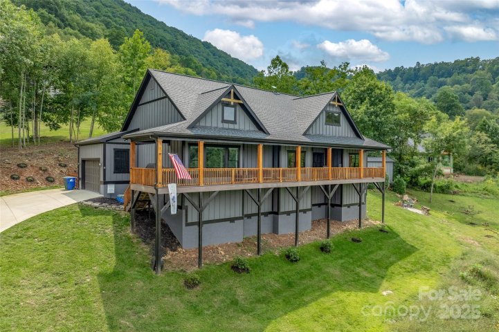11 Farm Cove Lane sold home in Blue Mist Farms, Leicester, NC