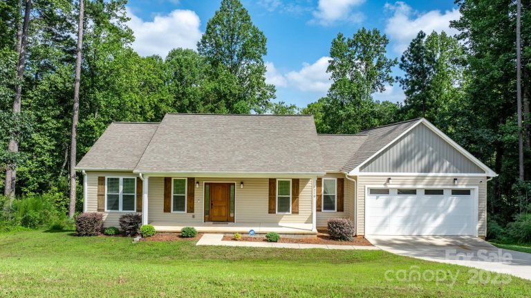 1210 Kensington Circle sold home in Nottingham Estates, Newton, NC