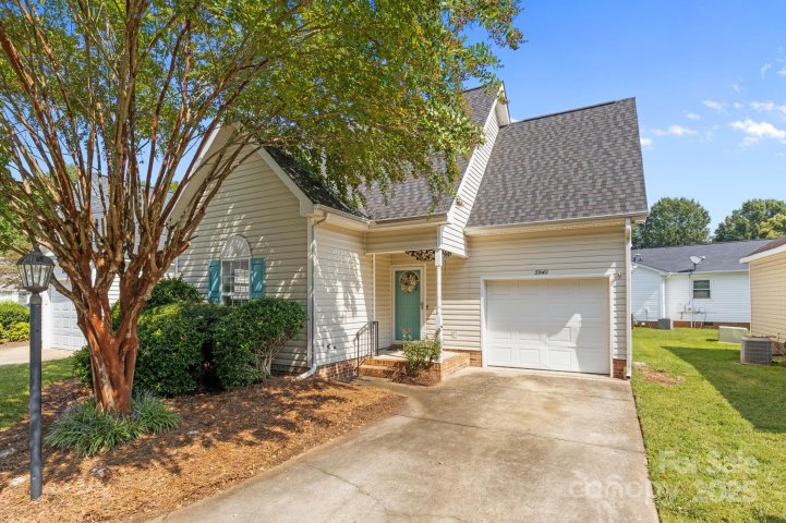 5940 Crape Myrtle Lane sold home in Oakdale Place, Charlotte, NC