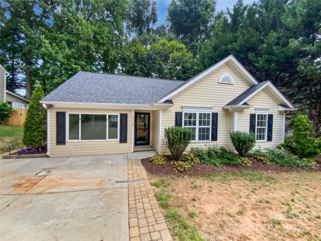 5912 Lawnmeadow Drive sold home in Rolling Hills, Charlotte, NC