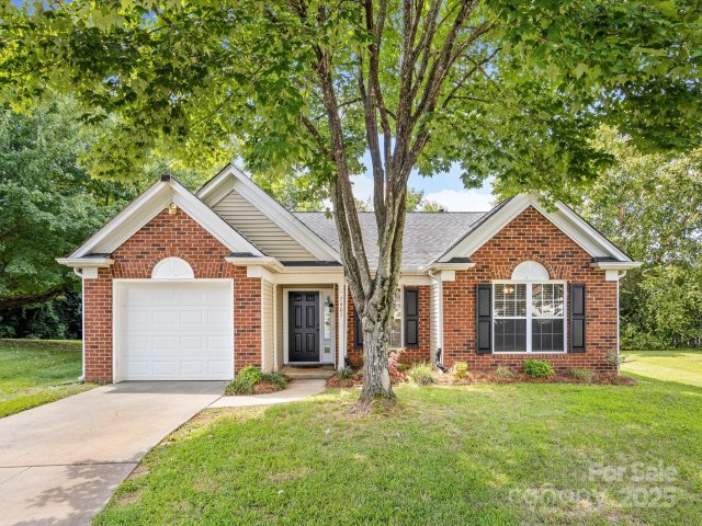 7401 Stone Mountain Court sold home in Silverstone, Charlotte, NC