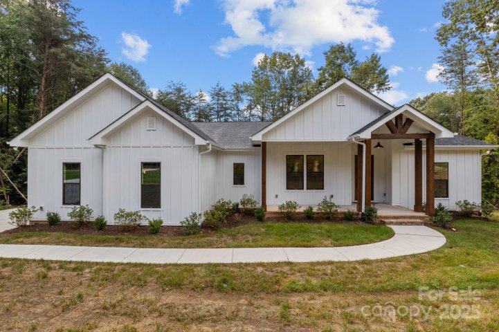 8225 Long Island Road sold home in The Summit at Lake Norman, Catawba, NC
