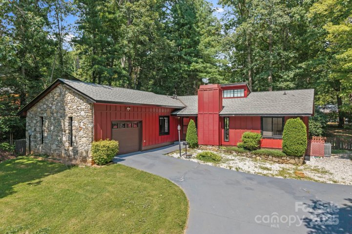 18 Saint Andrews Road sold home in St Andrews, Arden, NC