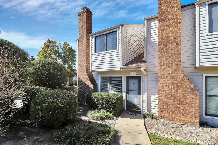 10918 Carmel Crossing Road sold home in Carmel Crossing, Charlotte, NC
