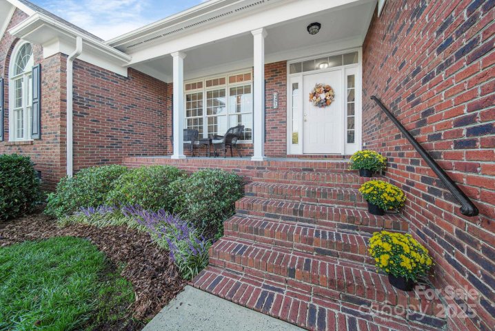 2612 Tralee Drive sold home in Waterford Green, Gastonia, NC