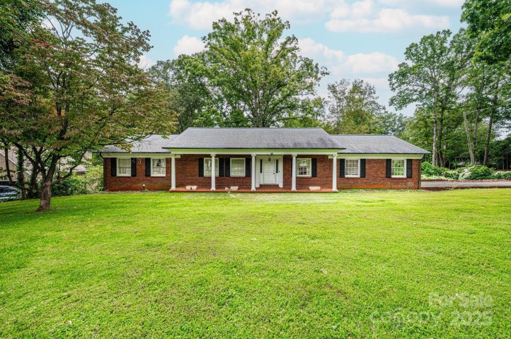 960 16th Avenue Place sold home in Forest Park, Hickory, NC
