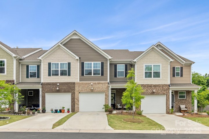804 Gable Oak Lane active home in Windhaven, Fort Mill, SC