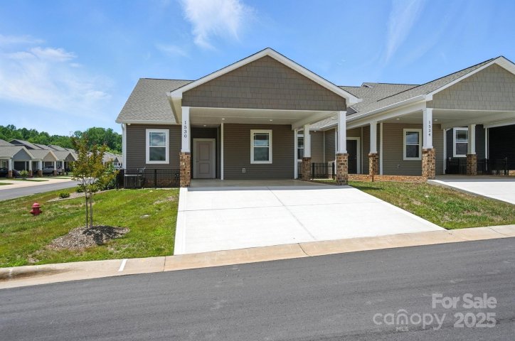 1530 29th Street active home in Sweetwater, Hickory, NC