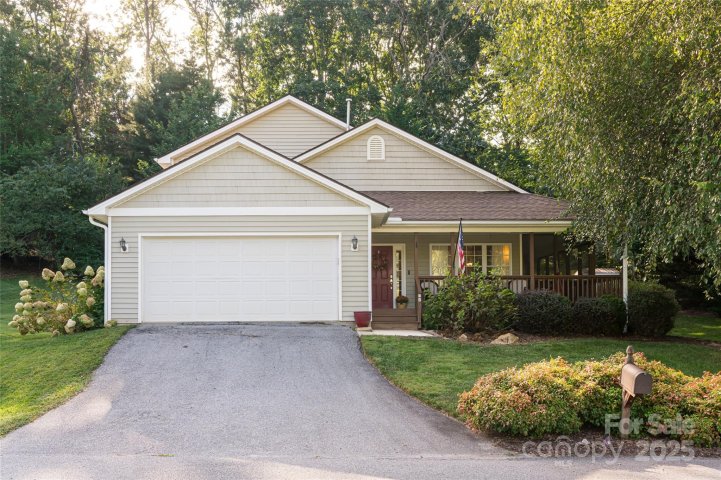 72 Edge Water Lane sold home in Glens Of Aberdeen, Mills River, NC
