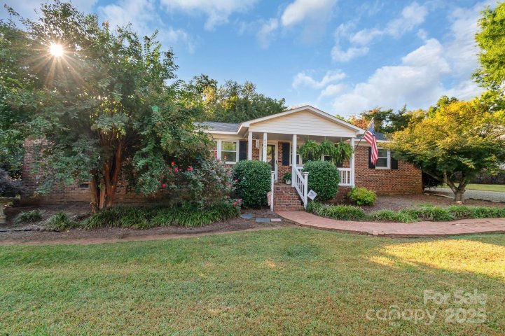 6401 Cumberland Drive sold home in College Park, Harrisburg, NC