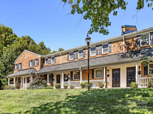 1310 Green Oaks Lane sold home in Williamsburg On Commonwealth, Charlotte, NC